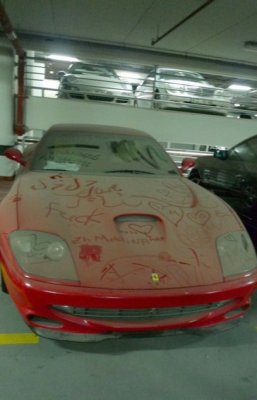 Ţara în care Ferrari-urile sunt abandonate cu cheile în contact!